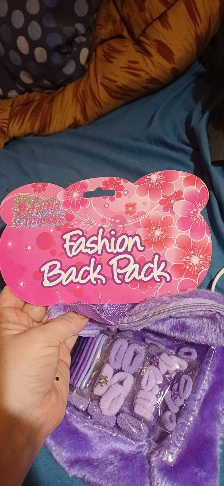 Girls fluffy back pack & hair accessories, Unbranded, 5 years, New condition — preloved on SilentSale®