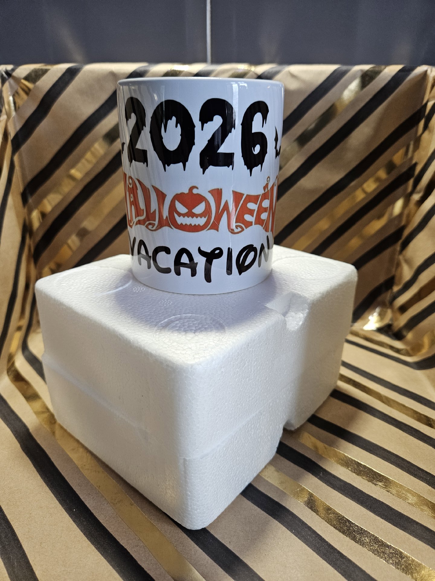 Halloween vacation coffee mug, Unbranded, One Size, New condition — preloved on SilentSale®