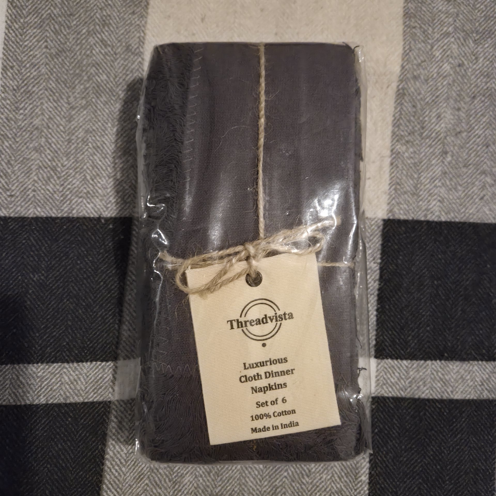 Threadvista Luxurious Cloth Dinner Napkins Set of 6, Threadvista, Medium, New condition — preloved on SilentSale®