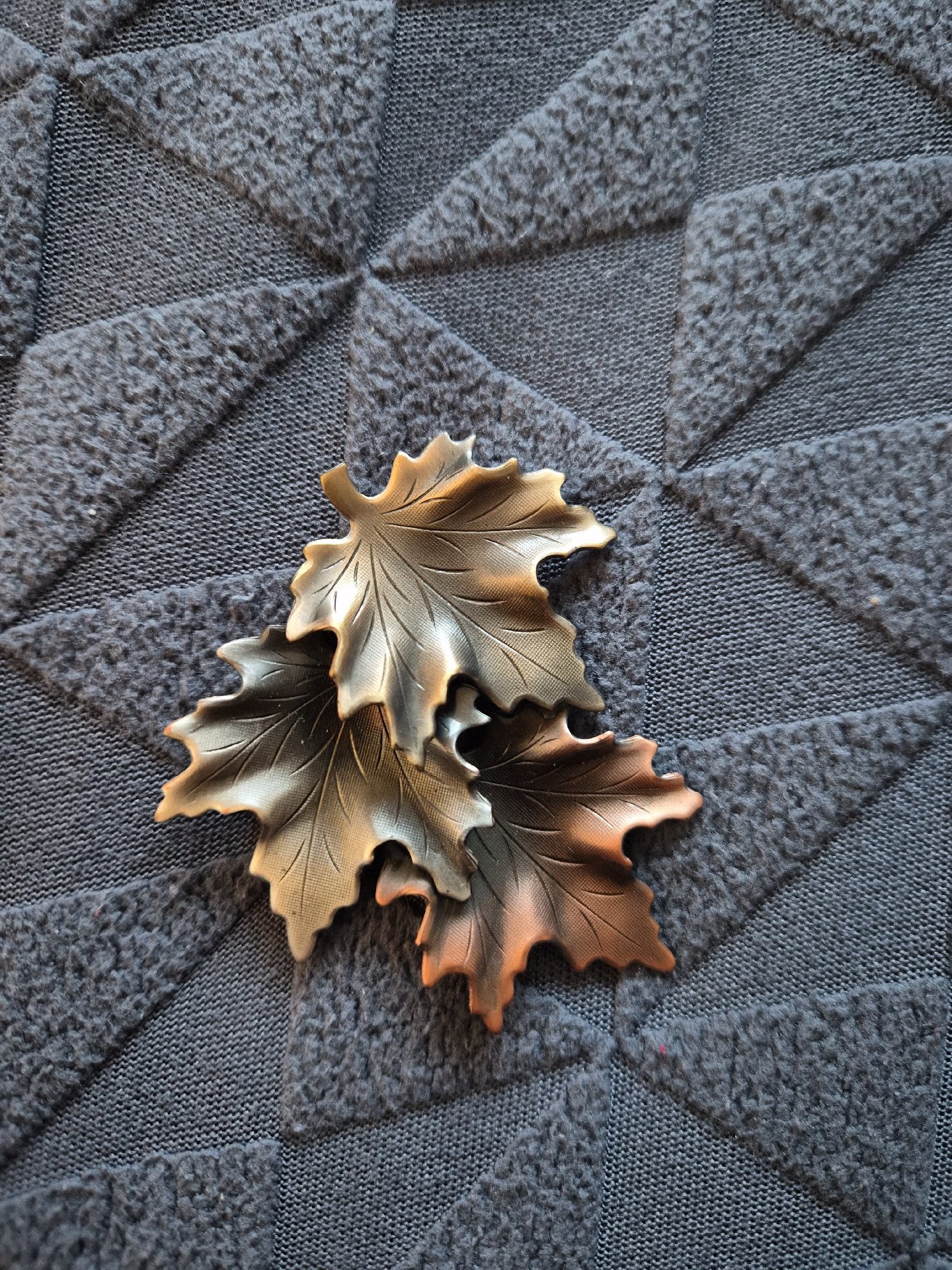 Vintage Leaf Design Metal Brooch Pin, Vintage, A, Excellent condition — preloved on SilentSale®