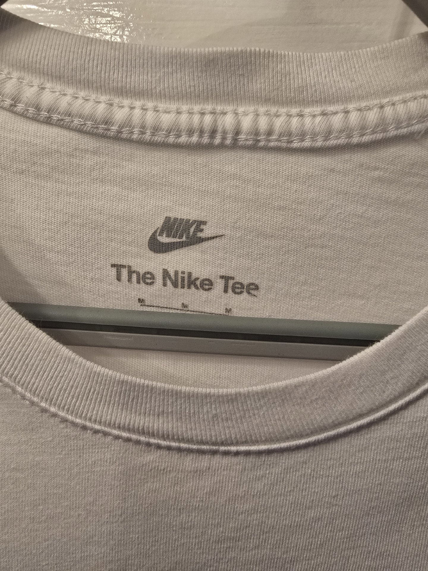 Nike White Logo Print T-Shirt, Nike, M, Like New condition — preloved on SilentSale®