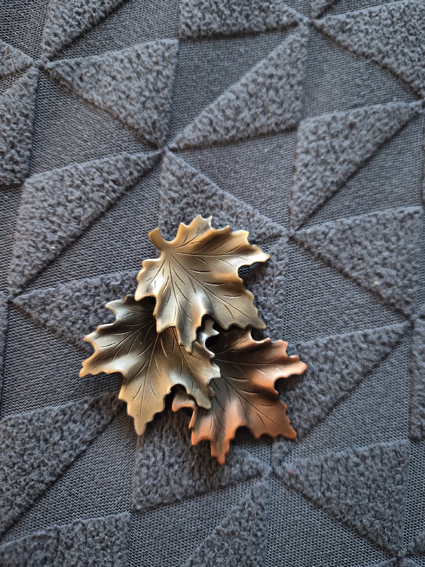 Vintage Leaf Design Metal Brooch Pin, Vintage, A, Excellent condition — preloved on SilentSale®