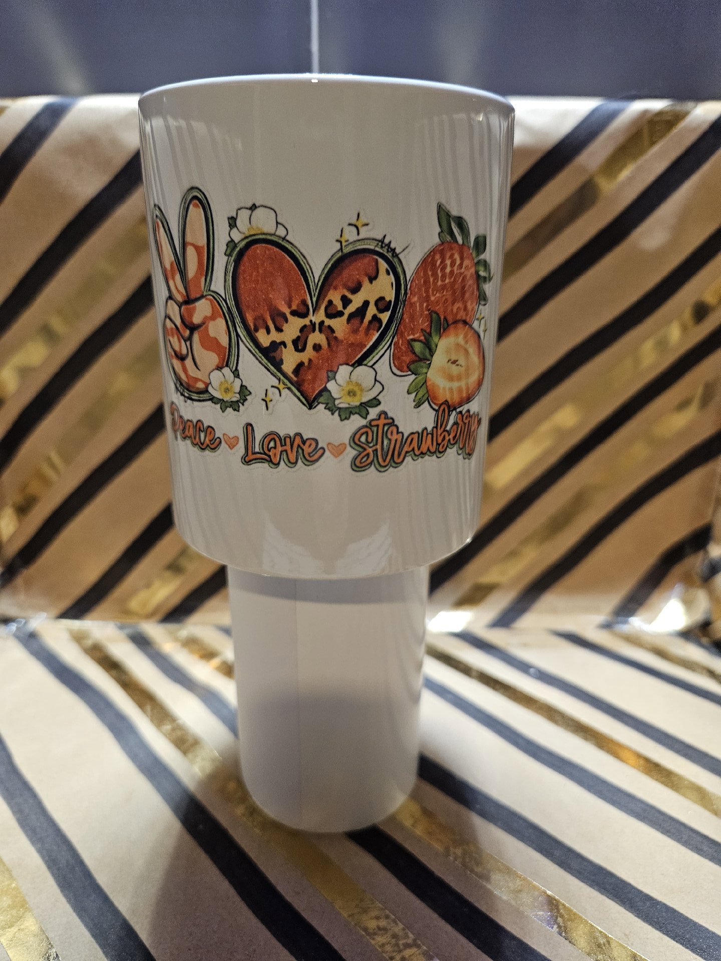Peace Love Strawberry White Ceramic Mug with Heart Handle, Unbranded, One Size, New condition — preloved on SilentSale®