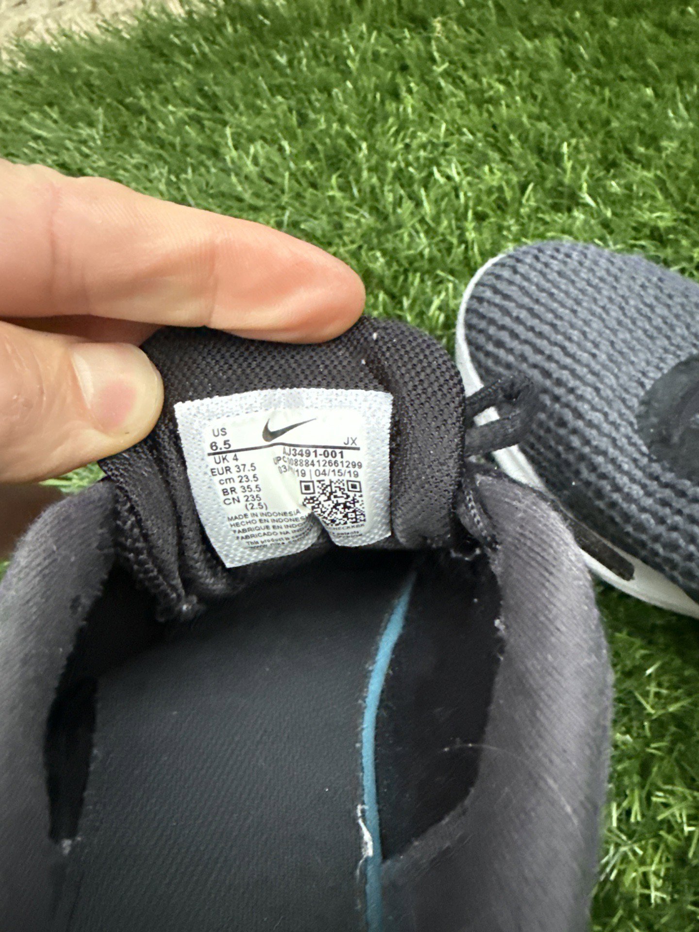 Nike Black and Grey Running s4 Trainers, Nike, 4, Excellent condition — preloved on SilentSale®