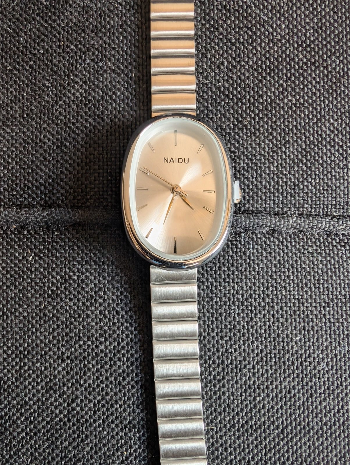Jewelrywe women oval quartz watch - petit ladies silver analog wristwatch, Ladies, One Size, New condition — preloved on SilentSale®