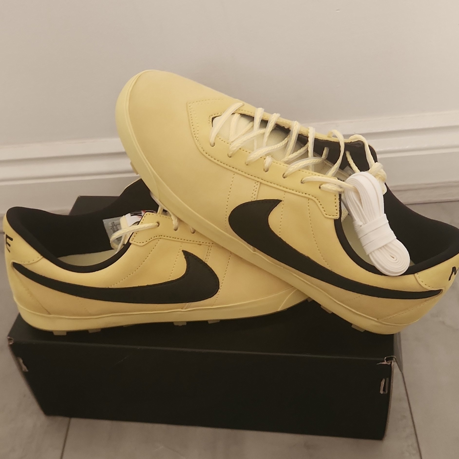 Nike Astro Grabber QS Soft Yellow Trainers UK 10, Nike, 10, Excellent condition — preloved on SilentSale®