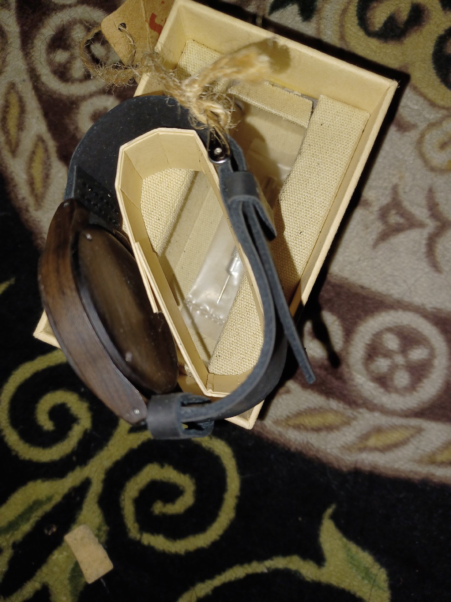 Wooden Watch with Leather Strap, Unbranded, One Size, Excellent condition — preloved on SilentSale®