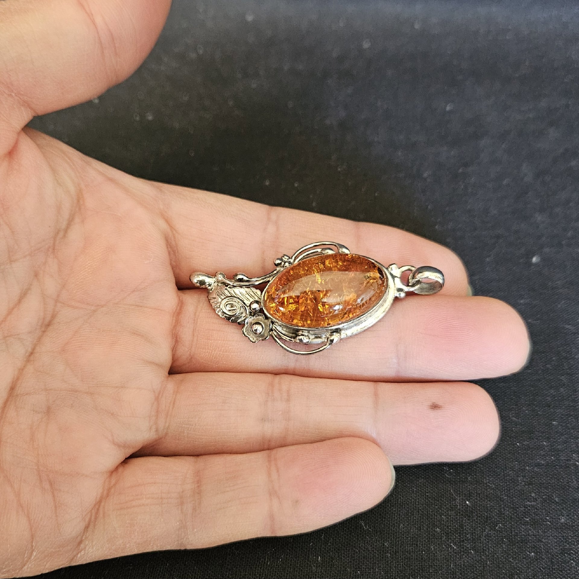 925 sterling silver Amber pendant with daisy flower(A6), sterling silver, One Size, New condition — preloved on SilentSale®
