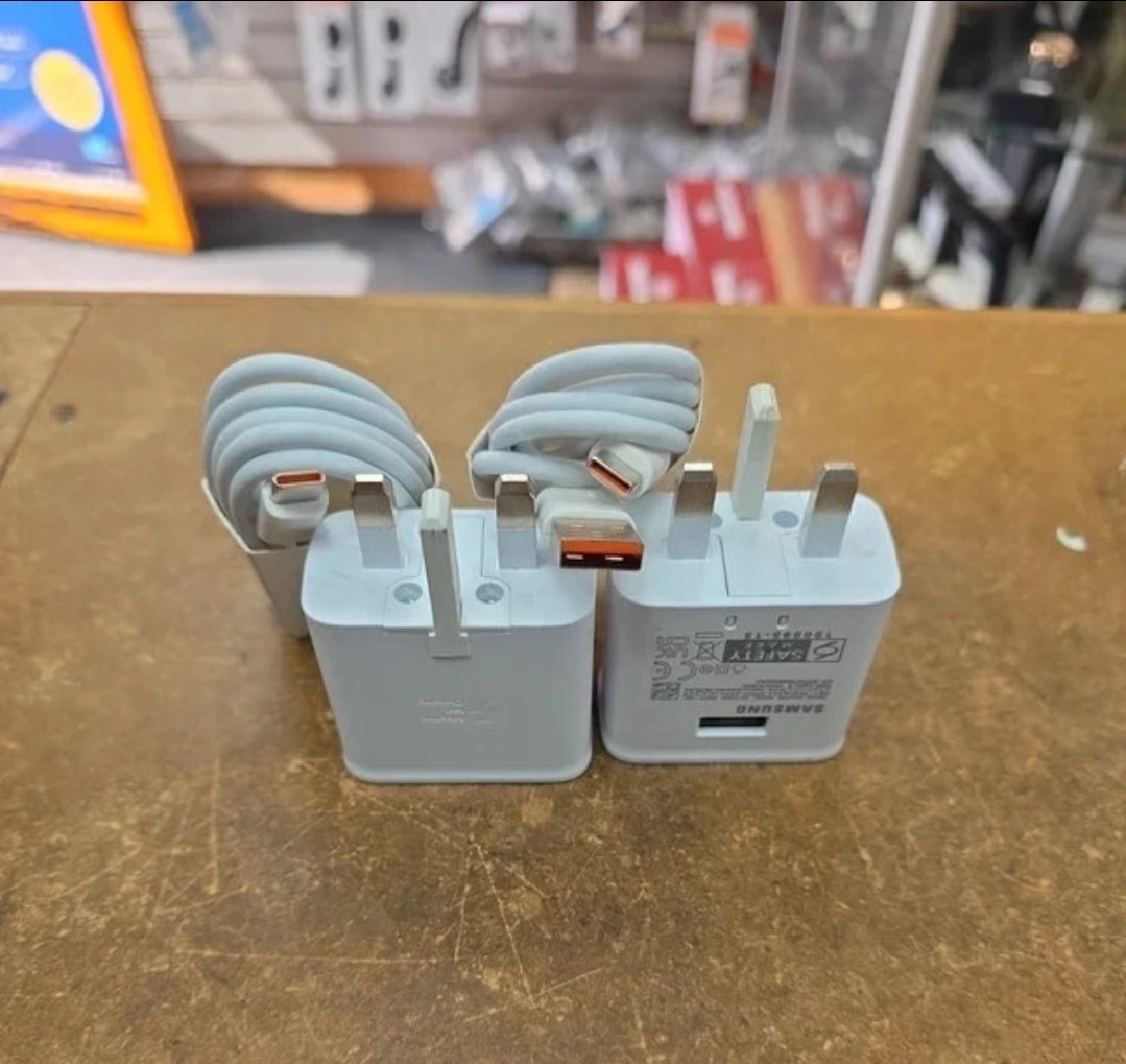 2x Samsung plug and 2x USB-C Fast Charger with Cable and UK Plug, Samsung, One Size, Excellent condition — preloved on SilentSale®