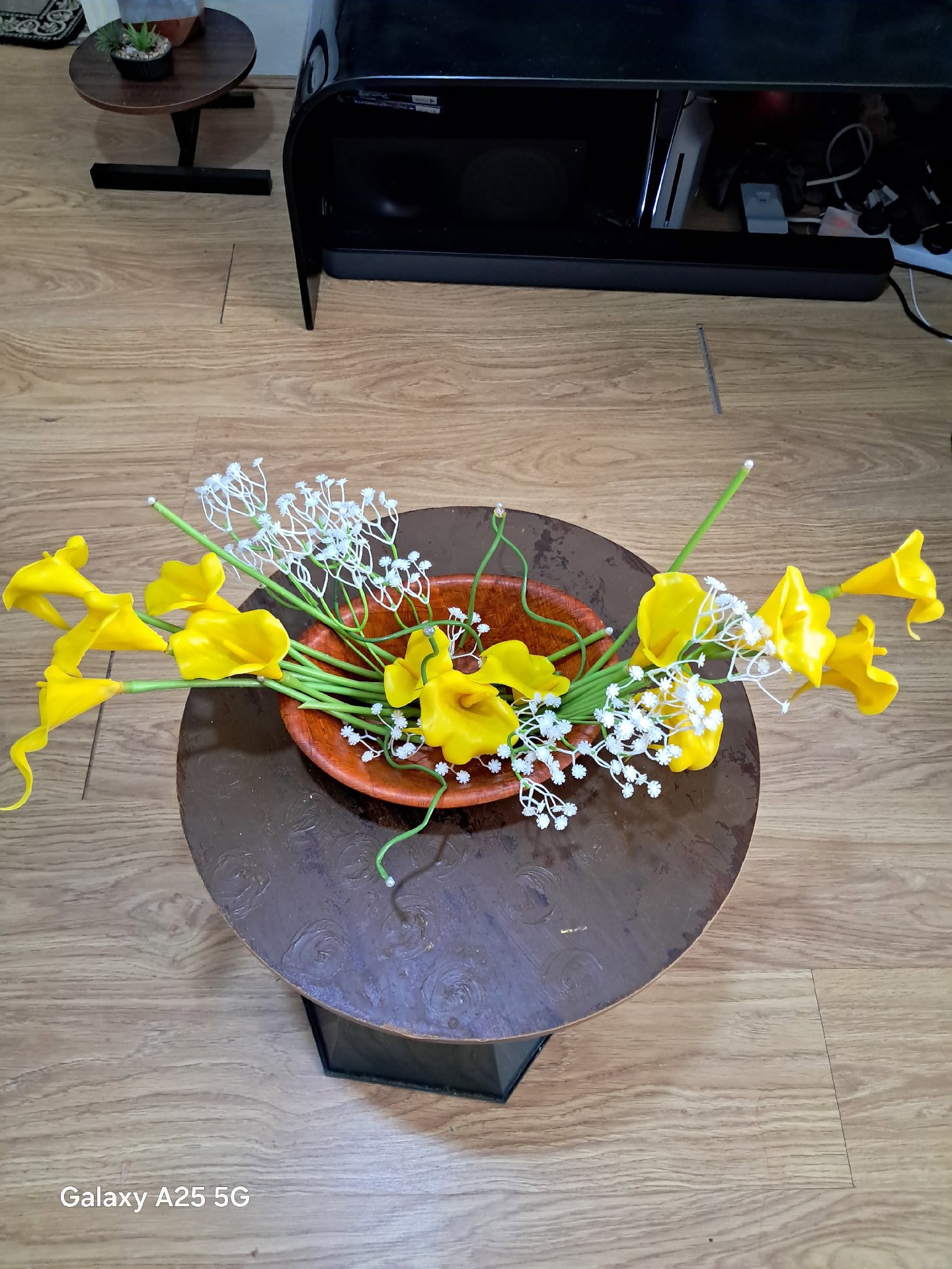 Artificial Yellow Calla Lily Floral Arrangement in Wooden Bowl, selfmade, One Size, Excellent condition — preloved on SilentSale®