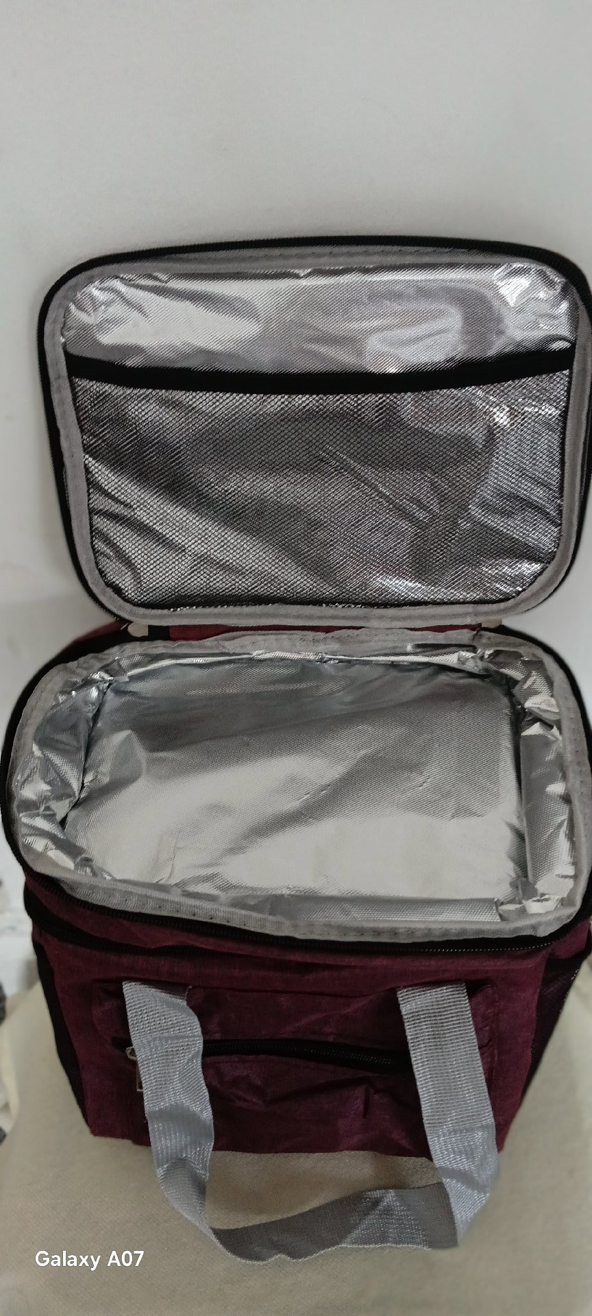 Burgundy Insulated Lunch Bag Cooler with Grey Handles, Unbranded, One Size, New condition — preloved on SilentSale®