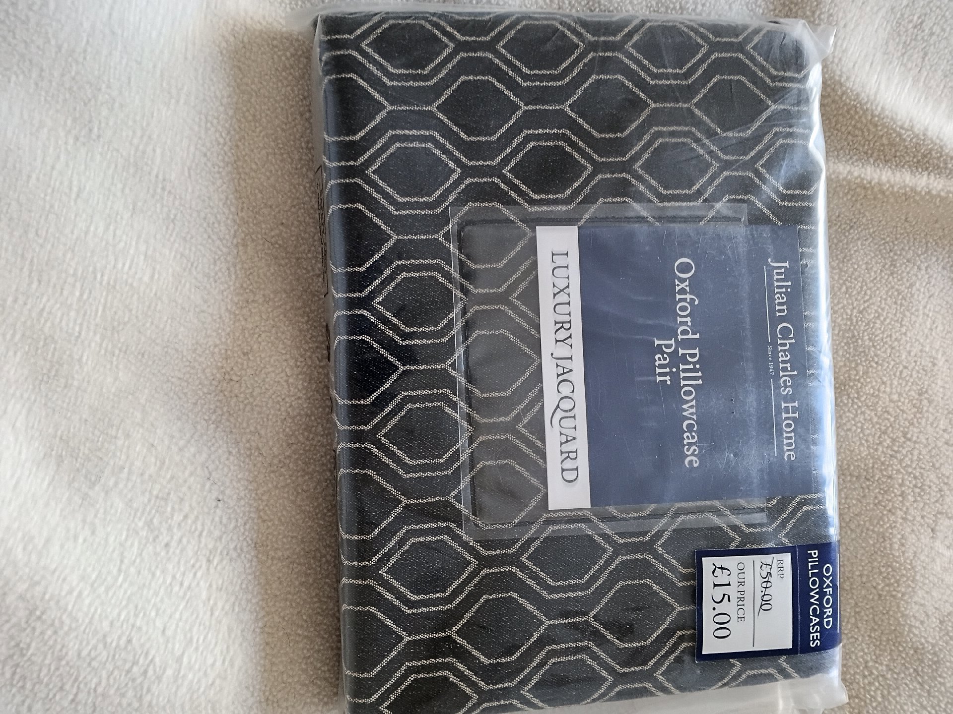 Julian Charles Home Oxford Pillowcase Pair Luxury Jacquard, Julian Charles Home, Medium, New condition — preloved on SilentSale®