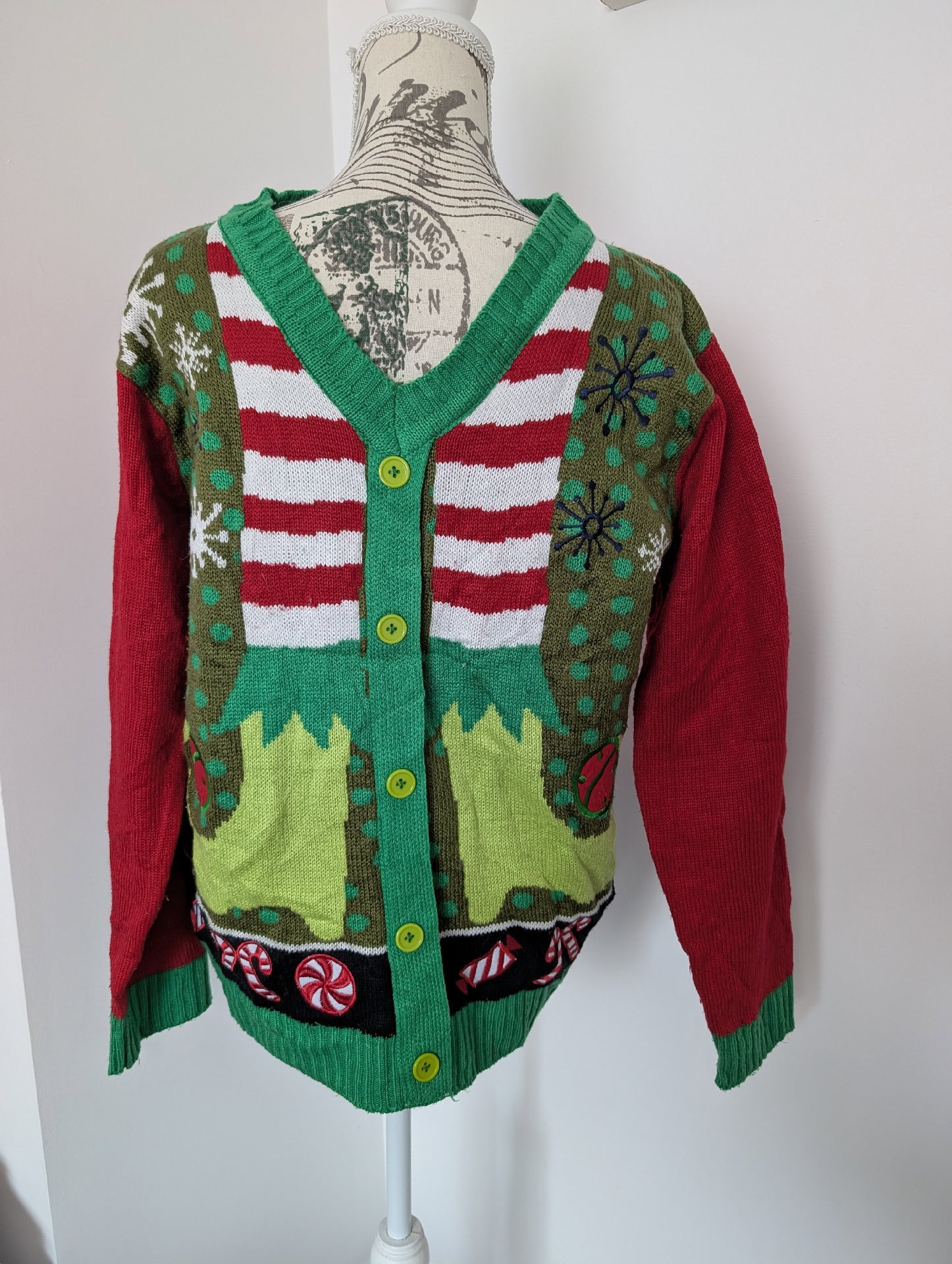 Christmas Themed Knitted Cardigan Sweater – Size M, Unbranded, M, Excellent condition — preloved on SilentSale®