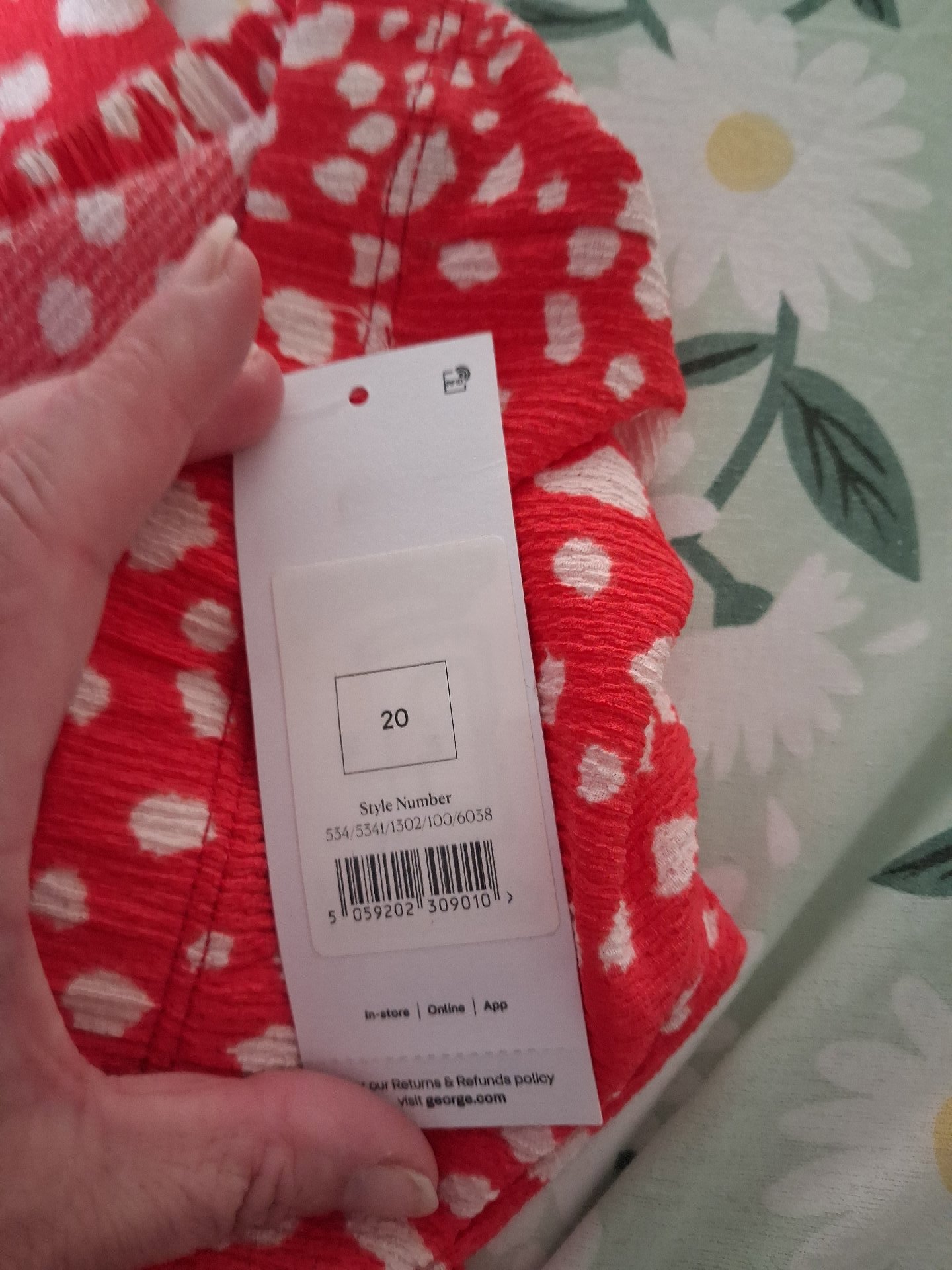 George Red Spot Print Shorts – Size 20, George, 20, Excellent condition — preloved on SilentSale®