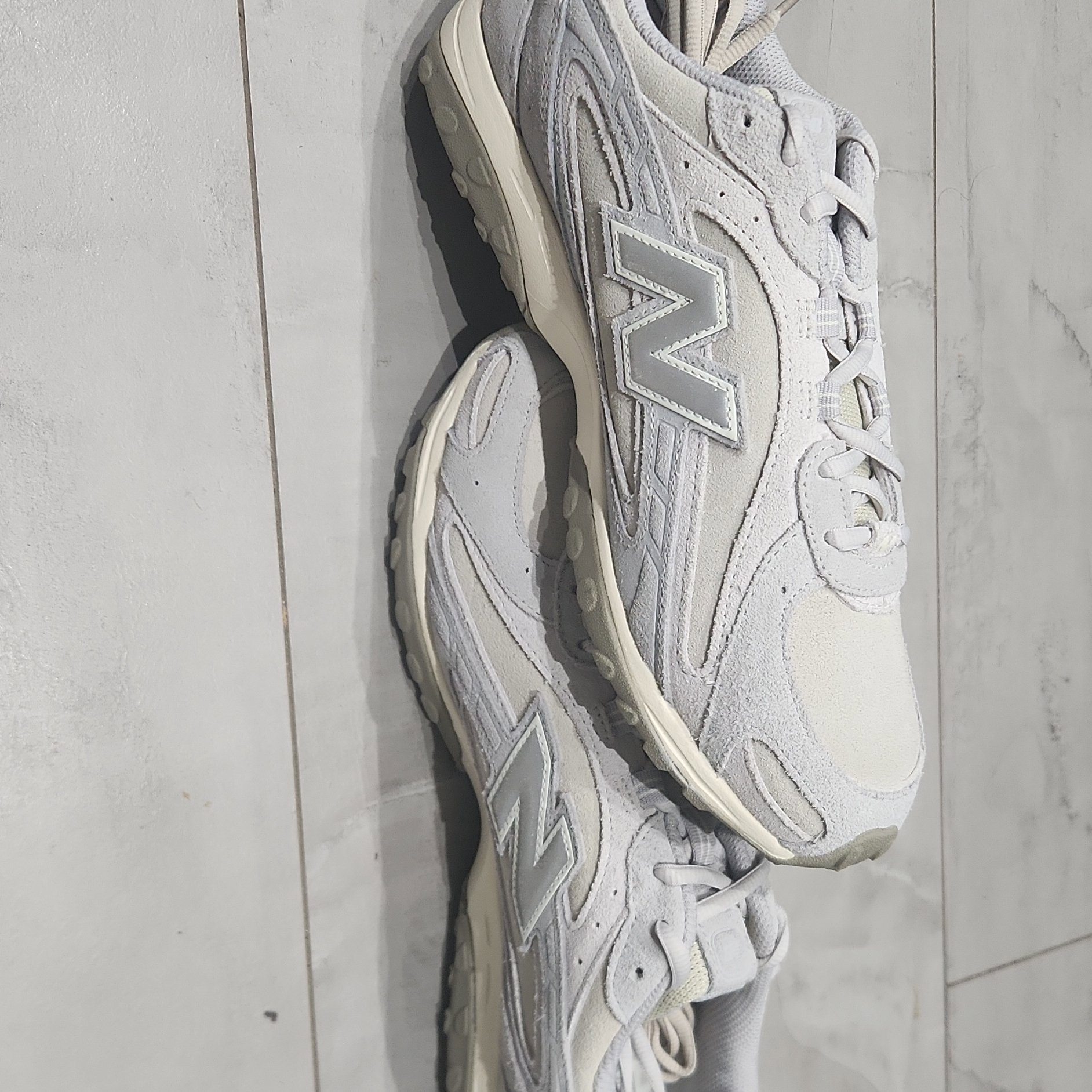 New Balance White Suede Trainers – UK 10, New Balance, 10, New condition — preloved on SilentSale®