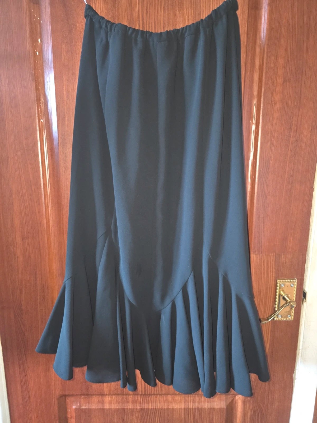 Frank Usher Black Mermaid Hem Skirt – UK 14, Frank Usher, 14, Like New condition — preloved on SilentSale®