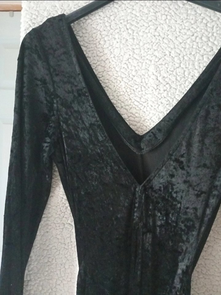 Vintage - 90s TopNotch Black Velvet Long Sleeve Maxi Dress – Size 12, Top Notch, 12, Like New condition — preloved on SilentSale®