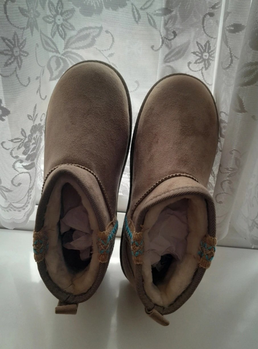 Beige Shearling Lined Winter Boots, Boohoo, 4, New condition — preloved on SilentSale®