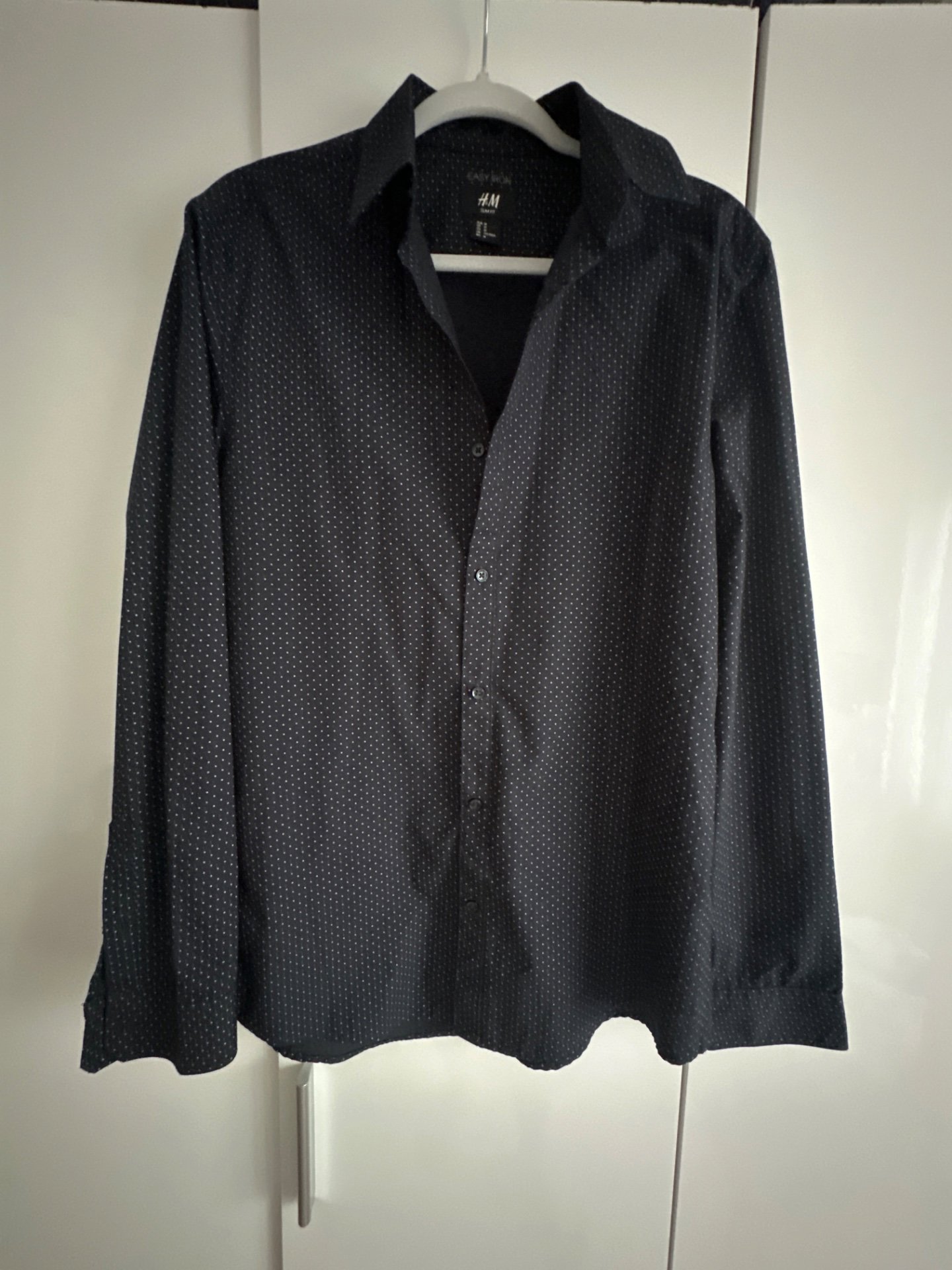 H&M Slim Fit Easy Iron Shirt, H&M, M, Excellent condition — preloved on SilentSale®