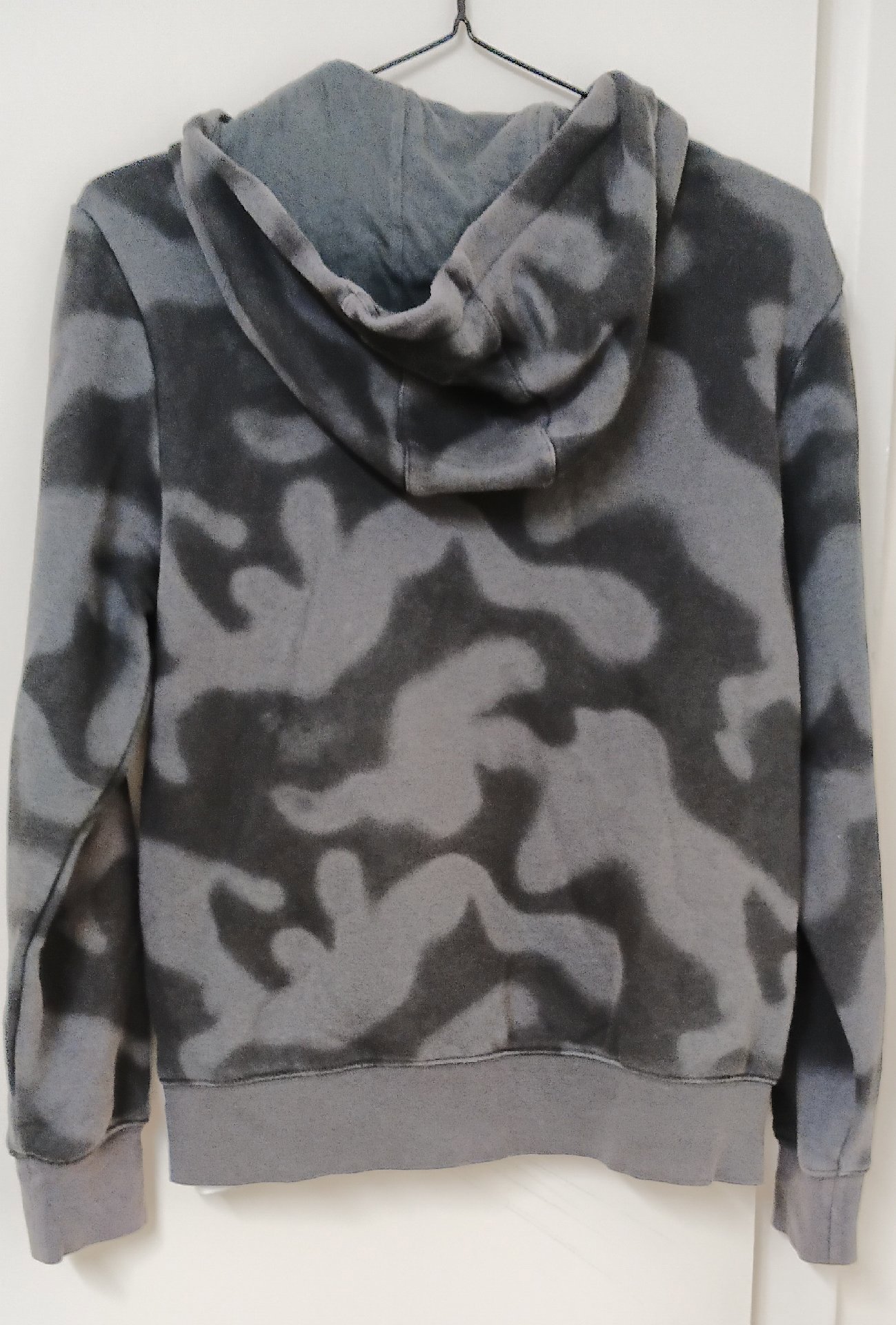 Jordan Boys Grey Camouflage Zip Hoodie – 12-13 Years, Jordan, 12-13 years, Excellent condition — preloved on SilentSale®