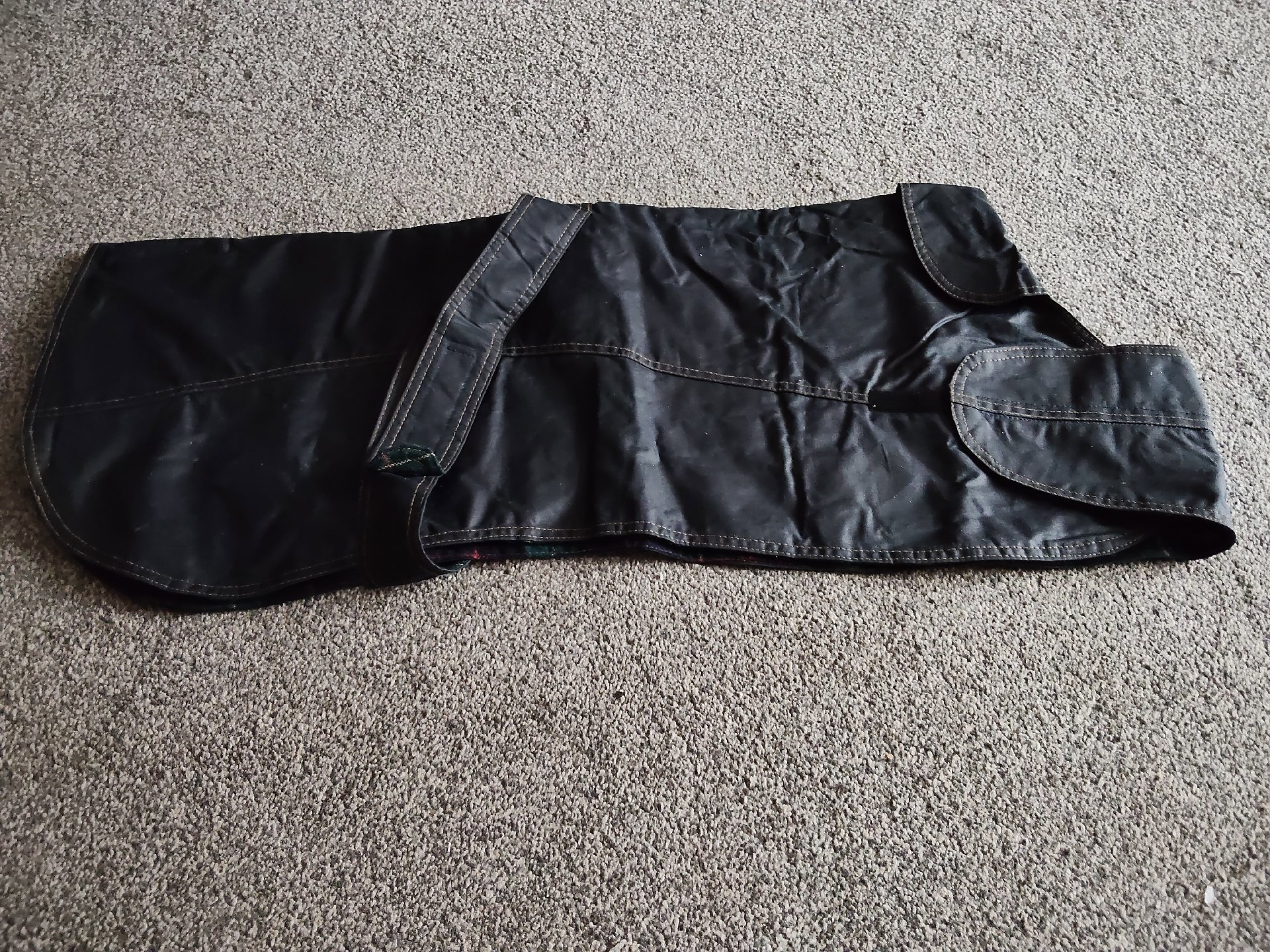 Wax dog coat, Unbranded, 30, New condition — preloved on SilentSale®
