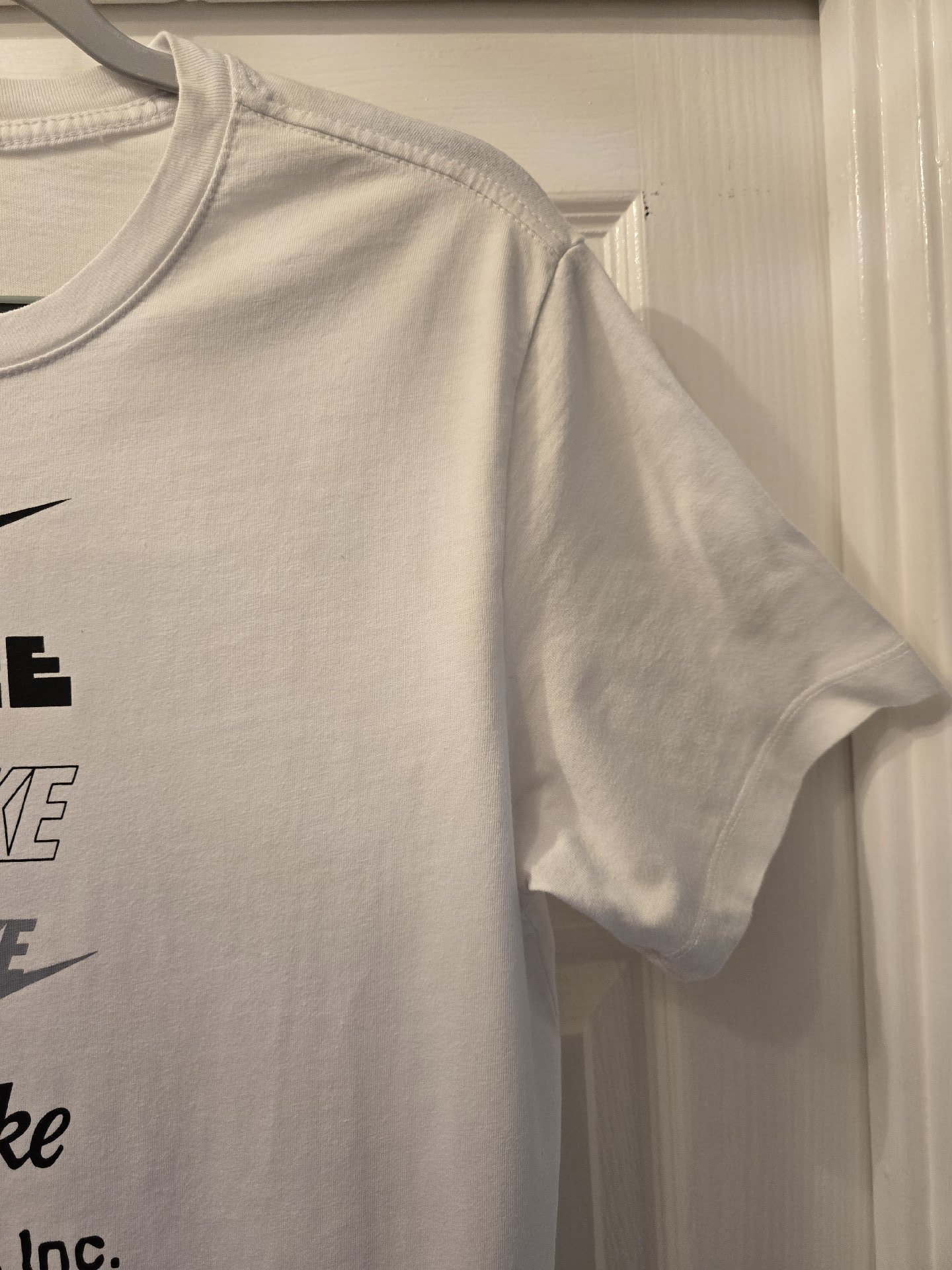 Nike White Logo Print T-Shirt, Nike, M, Like New condition — preloved on SilentSale®