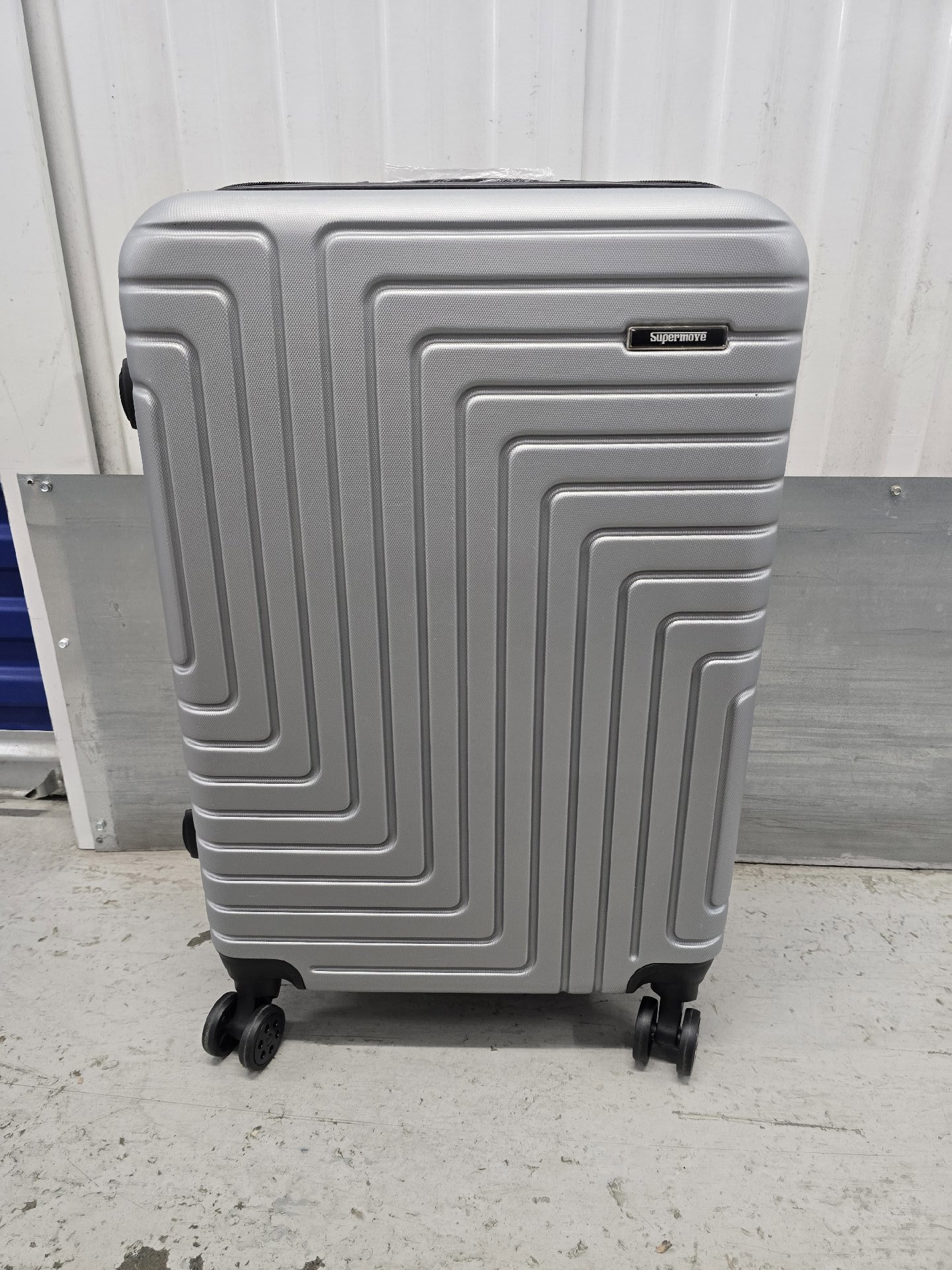 20 inche Supermoye Silver Hard Shell Suitcase with Wheels, supermoye, One Size, New condition — preloved on SilentSale®