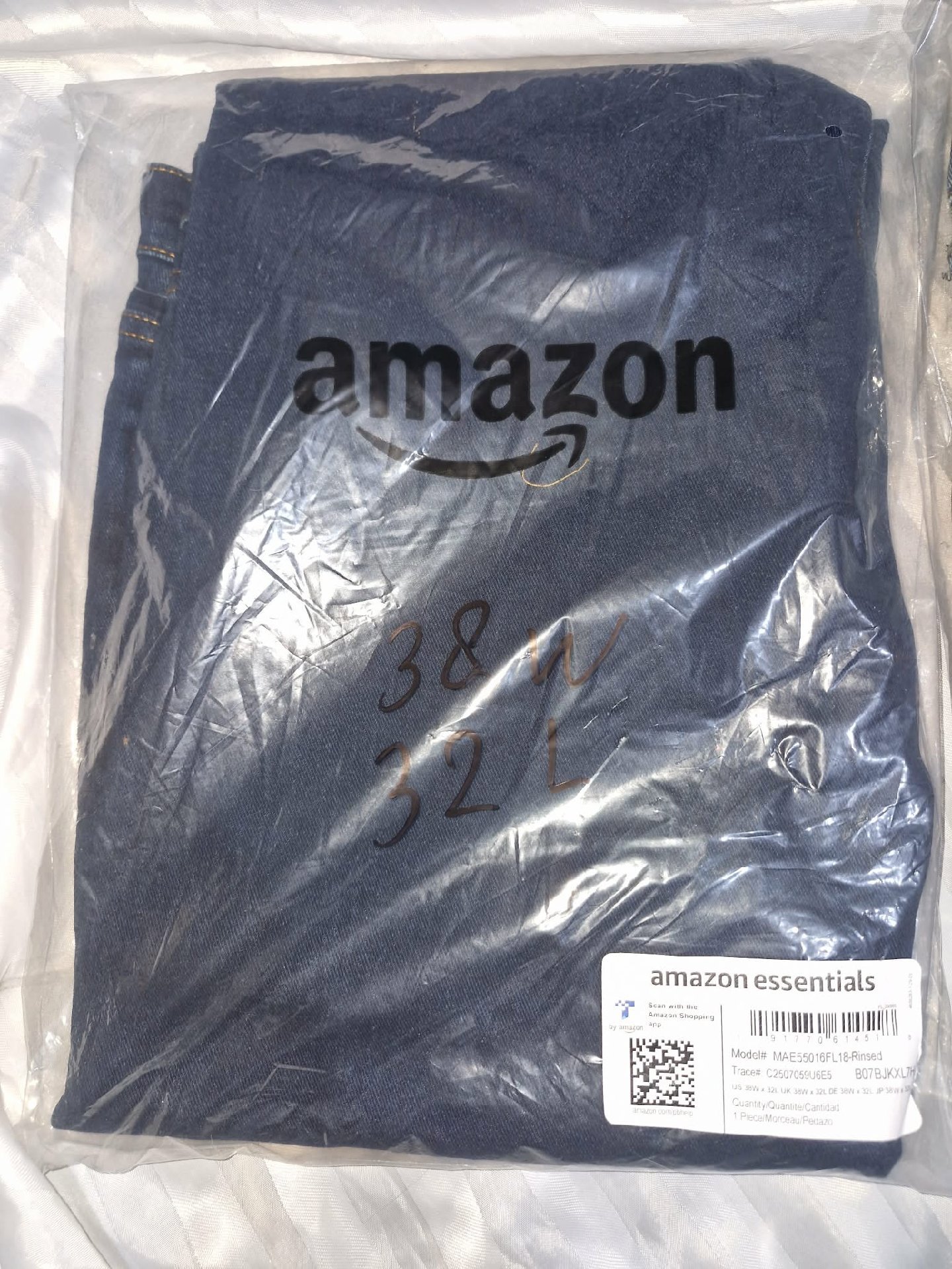 Amazon Essentials Medium Washed Slim Jeans – 28W 32L, Amazon Essentials, W28 L32, New condition — preloved on SilentSale®
