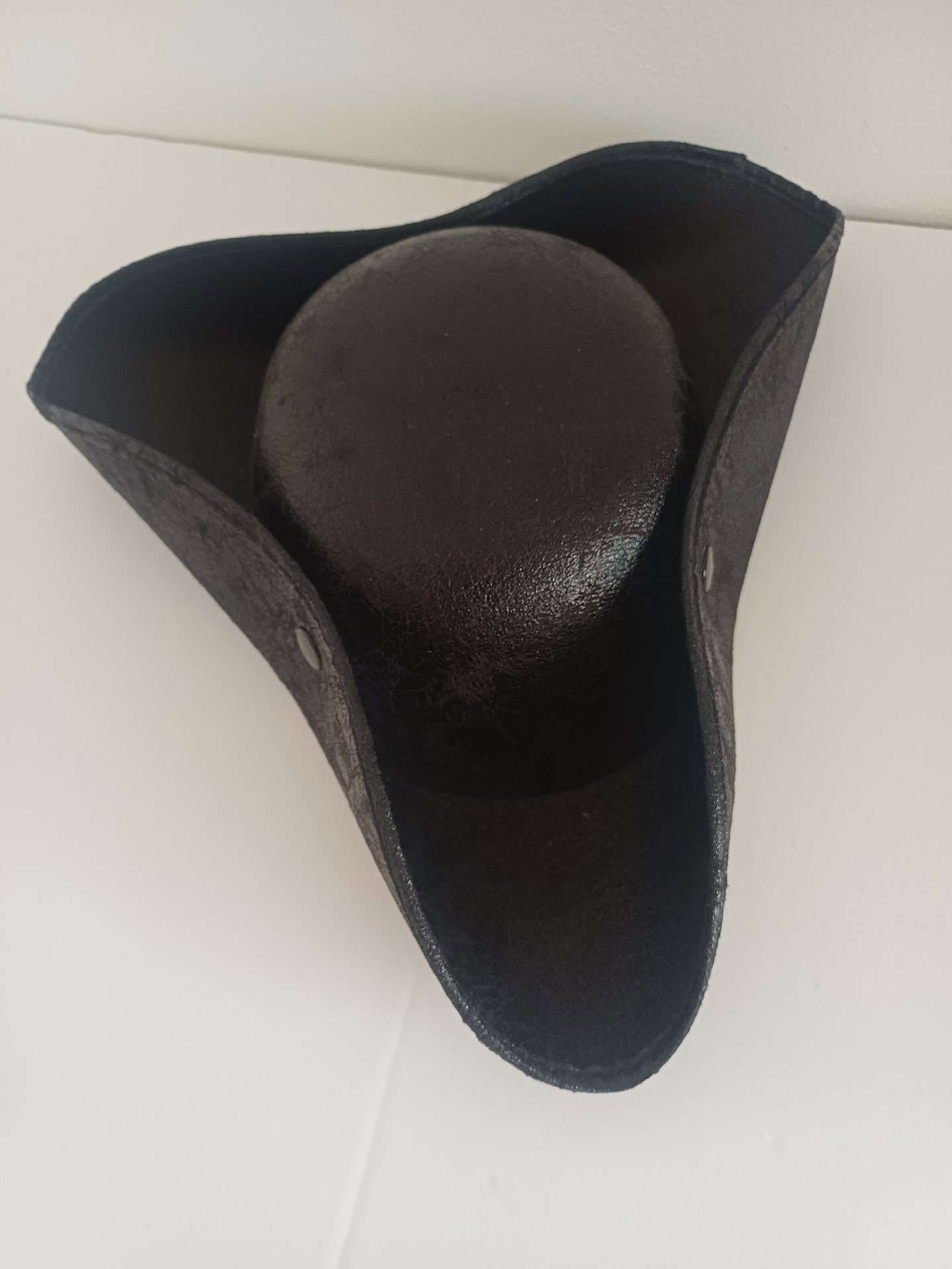 Black Pirate Tricorn Hat, Unbranded, One Size, New condition — preloved on SilentSale®