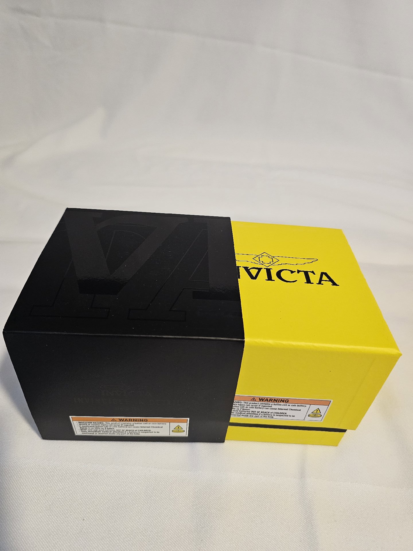 Invicta 34mm Red Dial Stainless Steel Wristwatch, Invicta, One Size, New condition — preloved on SilentSale®