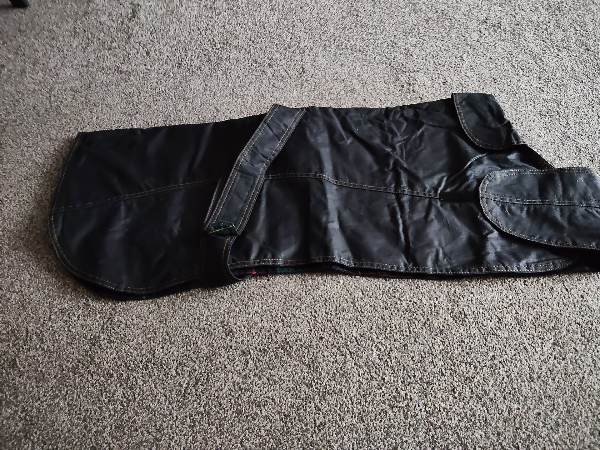 Wax dog coat, Unbranded, 30, New condition — preloved on SilentSale®