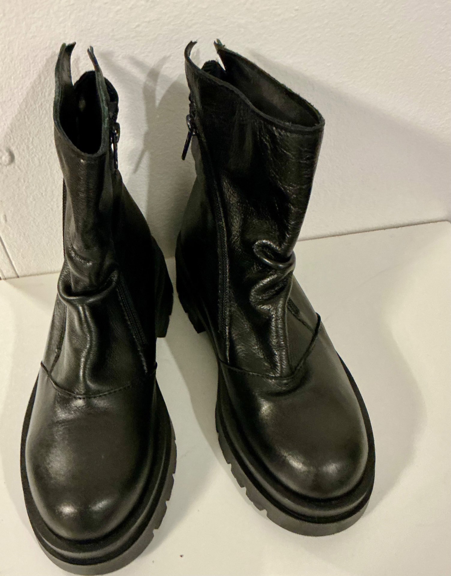 Black Leather Ankle Boots with Side Zipper, Unbranded, 37, New condition — preloved on SilentSale®