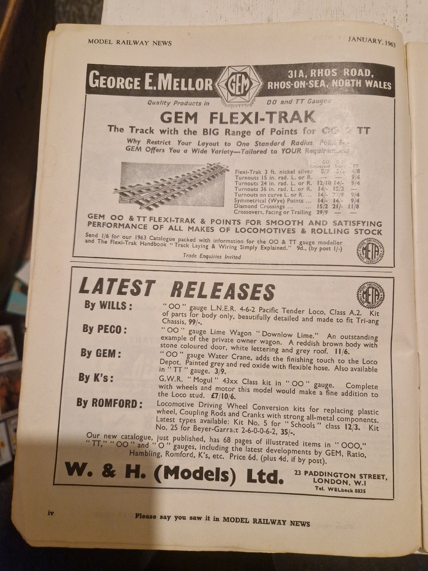 Model Railway News magazine, January 1963 issue, Unbranded, Paperback, Excellent condition — preloved on SilentSale®