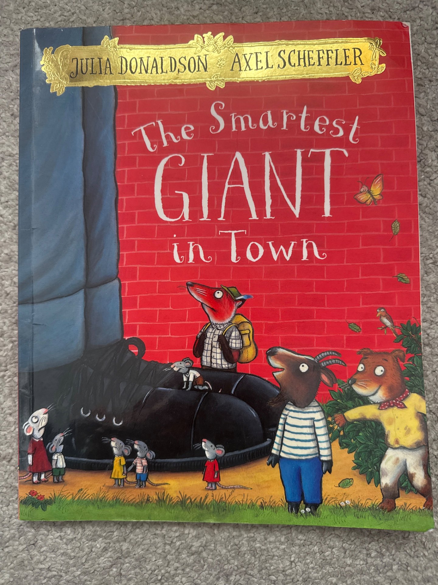 The Smartest Giant in Town by Julia Donaldson & Axel Scheffler, Donaldson, One Size, Excellent condition — preloved on SilentSale®