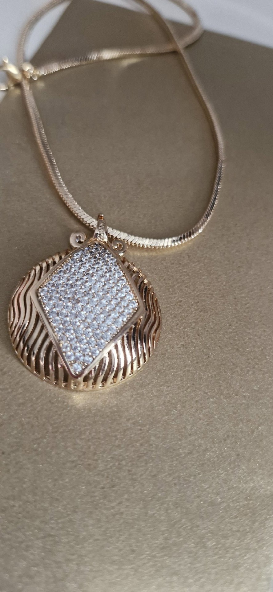 Gold Tone Pendant Necklace with Rhinestone Detail, Gold Tone, One Size, Excellent condition — preloved on SilentSale®