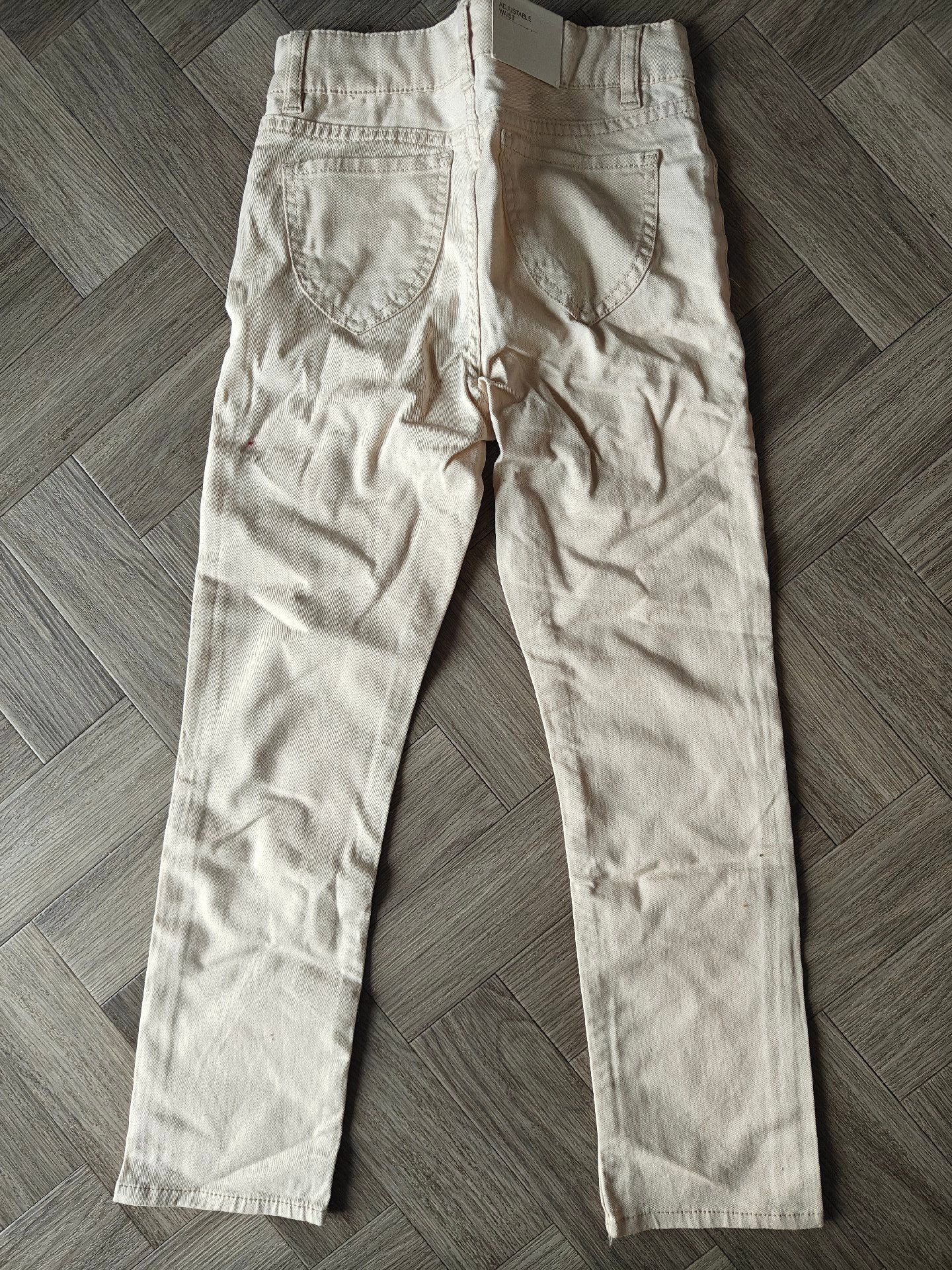 H&M Beige Girls Trousers With Red Polka Dot Waistband – Age 7-8Y, H&M, 7-8 years, New condition — preloved on SilentSale®