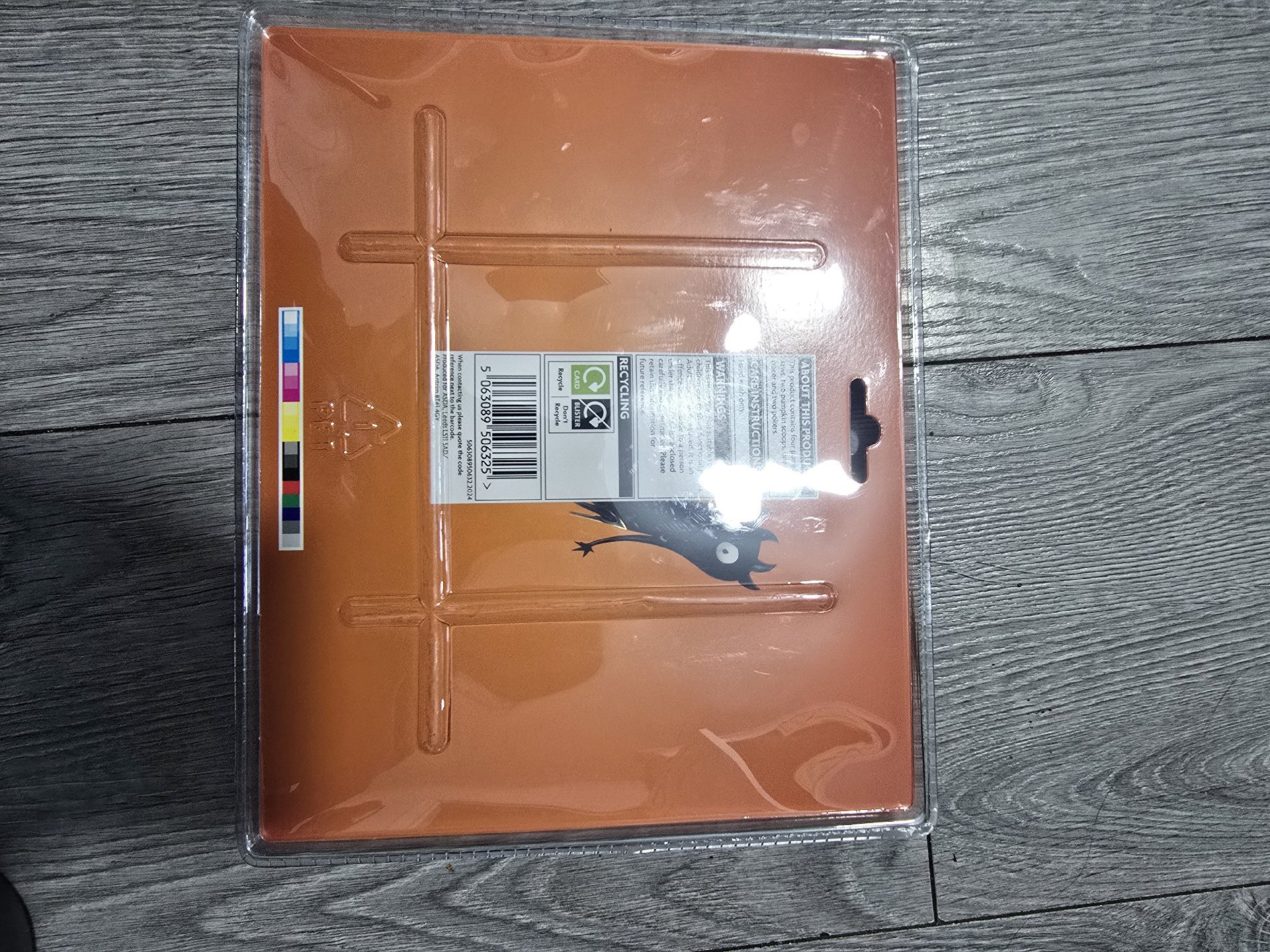 Family Pumpkin Carving Kit with Tools, The Emporium, Small, New condition — preloved on SilentSale®