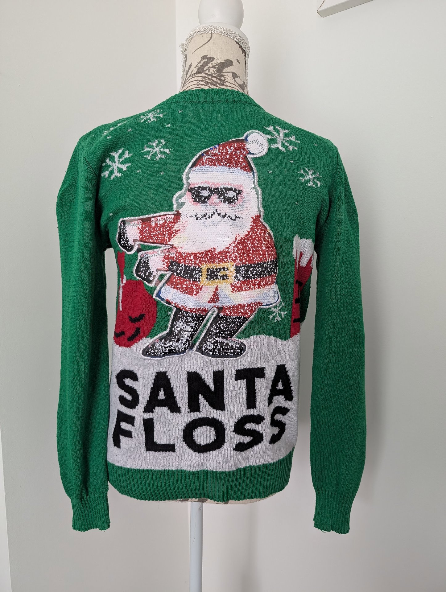 Well Worn Green Santa Floss Christmas Jumper – Large, Well Worn, L, Good condition — preloved on SilentSale®