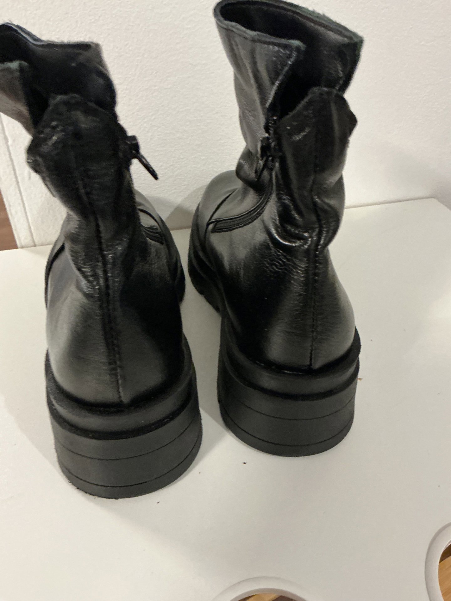 Black Leather Ankle Boots with Side Zipper, Unbranded, 37, New condition — preloved on SilentSale®