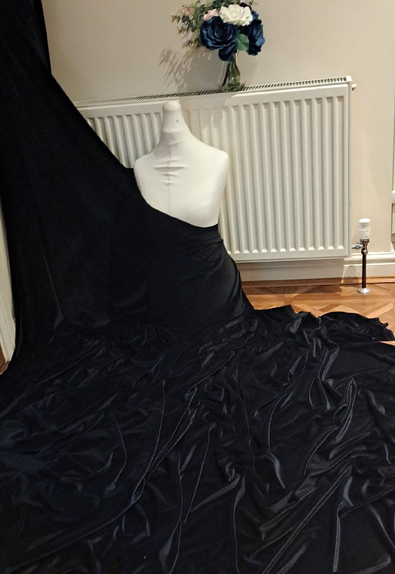 Black Crushed Velvet Fabric Material, Velvet, One Size, New condition — preloved on SilentSale®