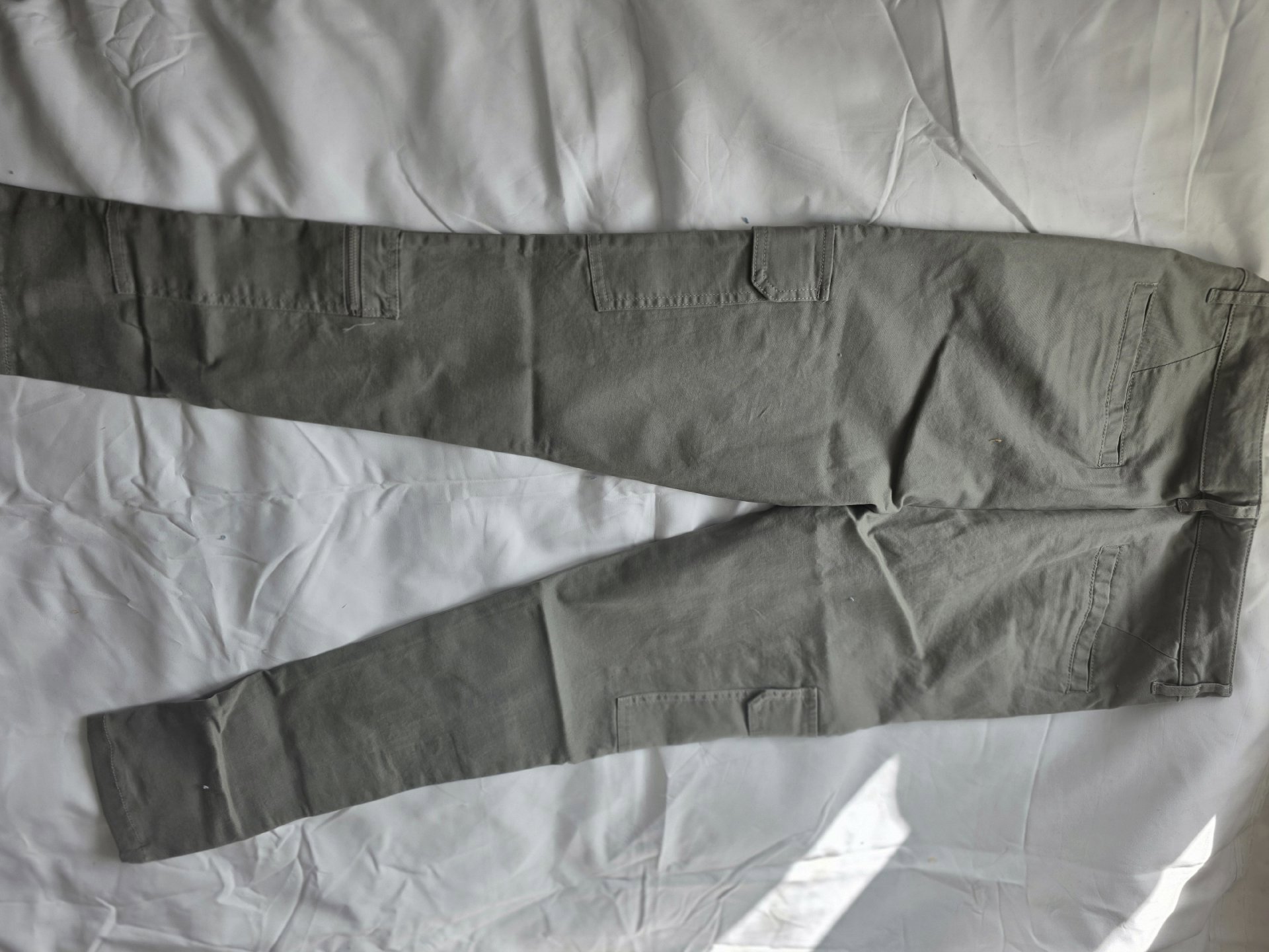 ASOS Design Grey Cargo Trousers W30 L30, ASOS Design, W32 L30, New condition — preloved on SilentSale®