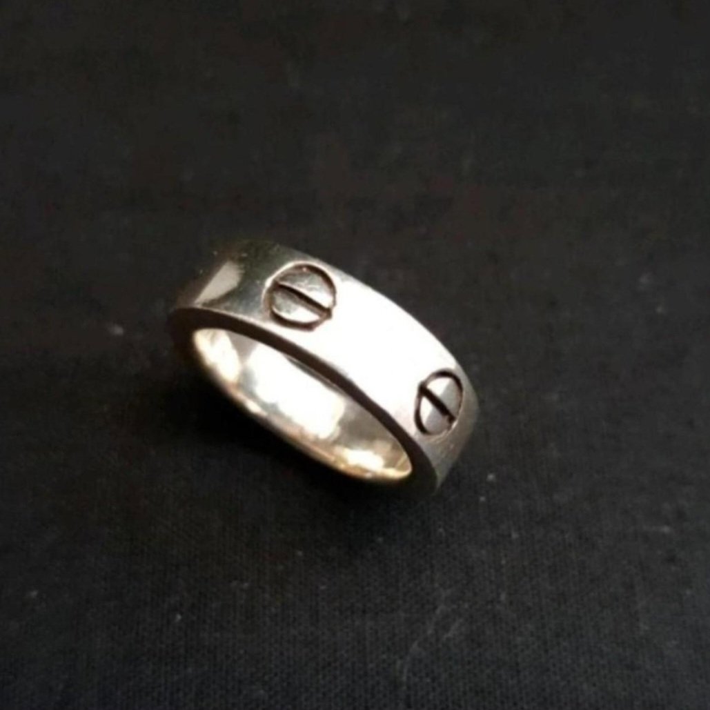 Solid 925 sterling silver ring with screw pattern. Size V, sterling silver, V, New condition — preloved on SilentSale®