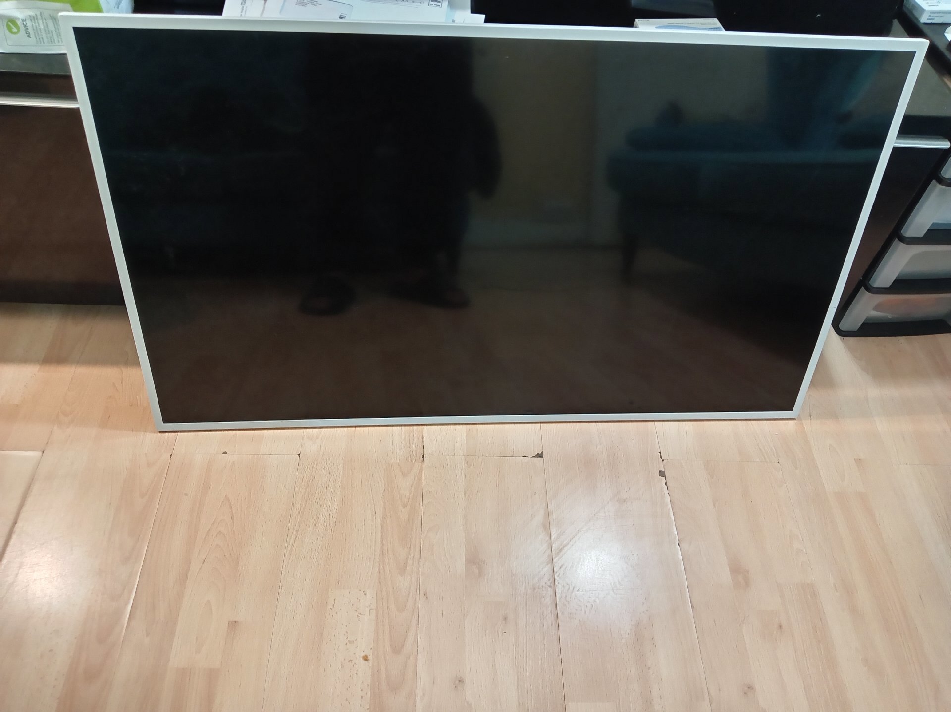 Samsung LTJ460HW07-B TV Screen Panel, Samsung, One Size, Poor condition — preloved on SilentSale®