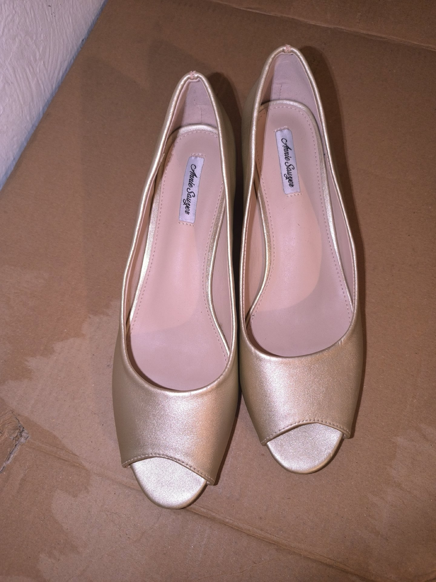 Annie Sawyer Gold Peep Toe Low Heel Shoes – Size 8, Annie Sawyer, 8, Excellent condition — preloved on SilentSale®