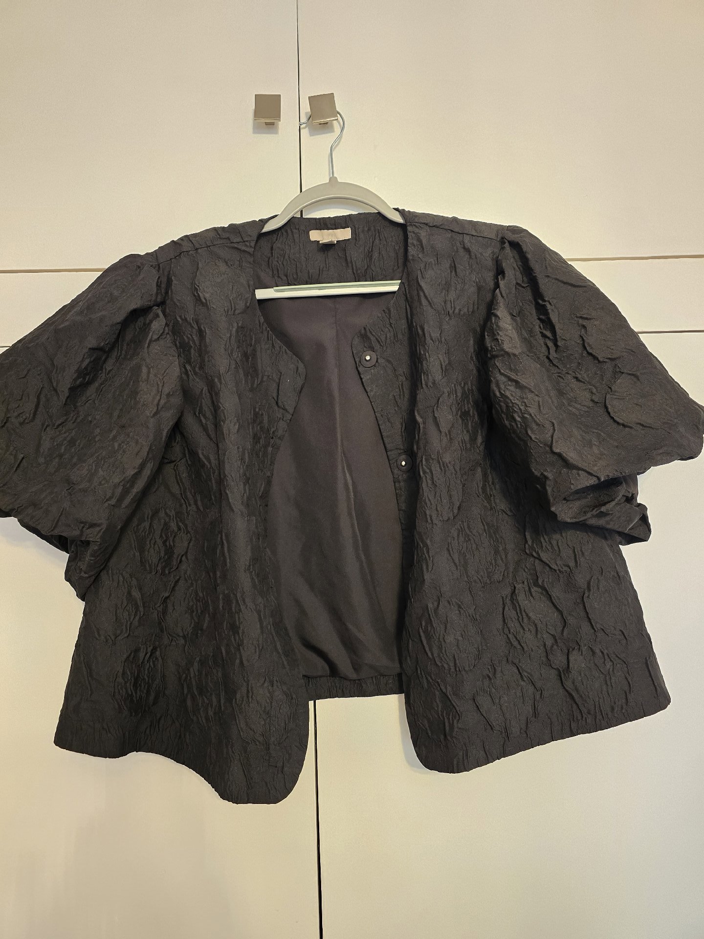 Black Textured Puff Sleeve Jacket – XL, H&M, XL, Excellent condition — preloved on SilentSale®