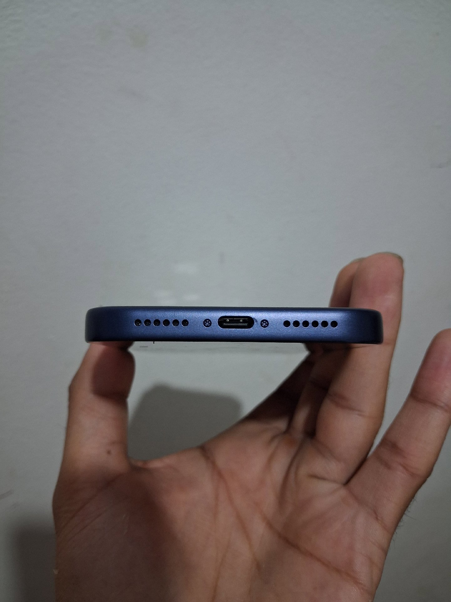 Apple iPhone 17 Pro Max 2TB Blue, Apple, 2TB, Like New condition — preloved on SilentSale®