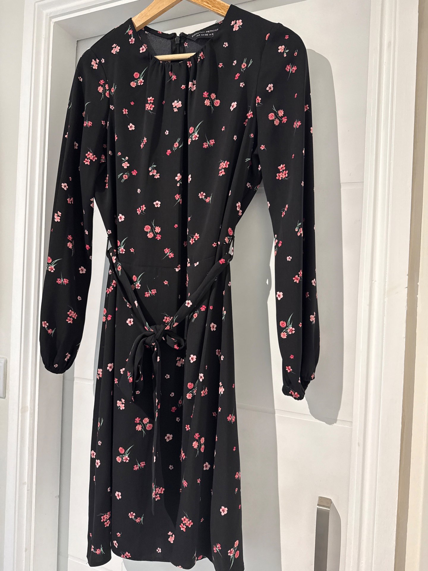 Dorothy Perkins Black Floral Long Sleeve Dress – UK 8, Dorothy Perkins, 8, Excellent condition — preloved on SilentSale®