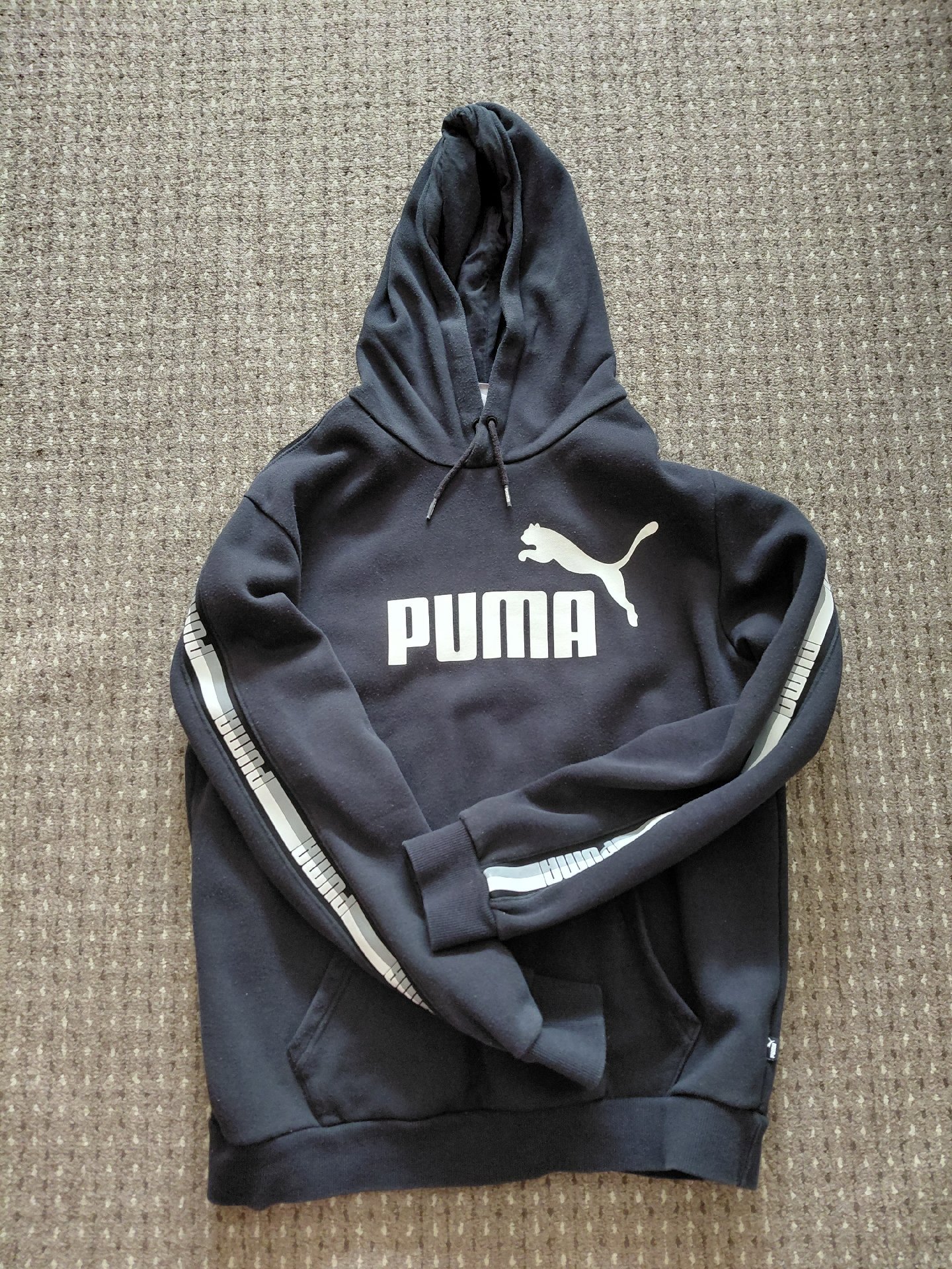 Puma Black Logo Hoodie with Sleeve Detail – Size M, Puma, M, Excellent condition — preloved on SilentSale®