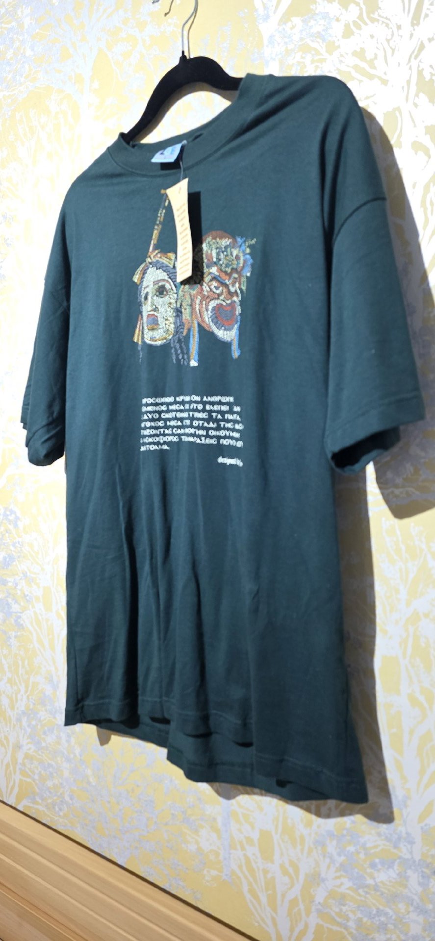 Zoe Green Graphic Print T-Shirt – Size L, Zoe, L, Excellent condition — preloved on SilentSale®
