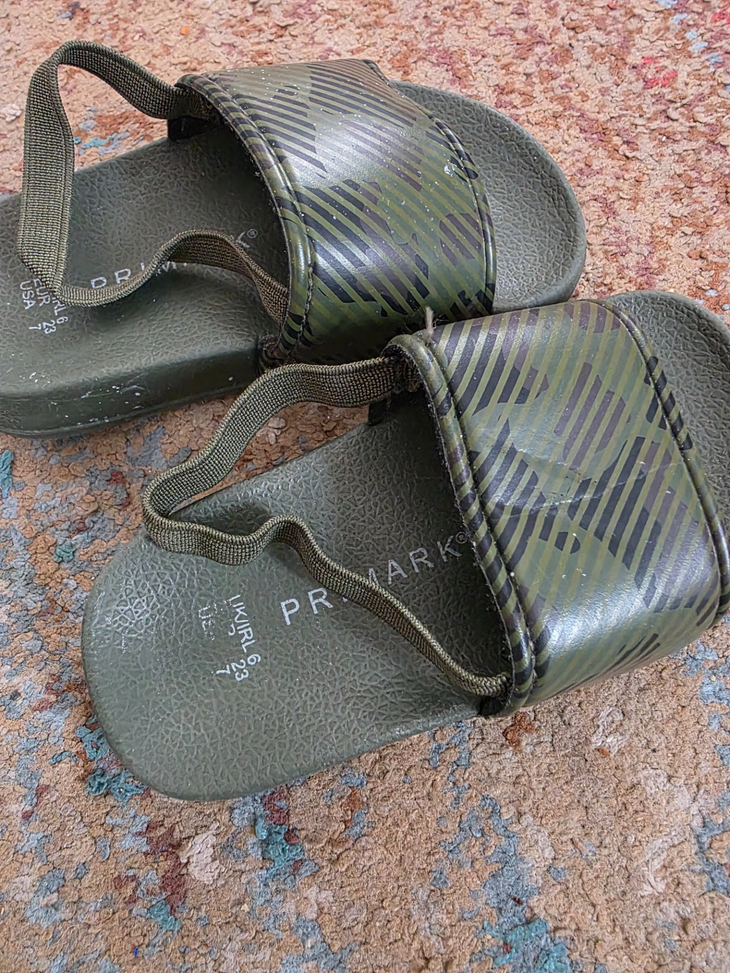 Primark Green Patterned Toddler Sandals – UK 6 / EU 23, Primark, 6, Good condition — preloved on SilentSale®